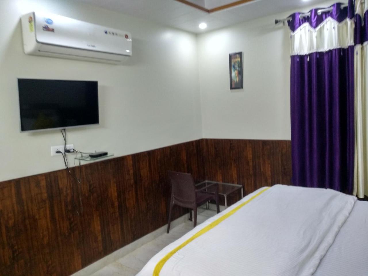 Hotel Rb Palace Dhaulpur Exteriér fotografie