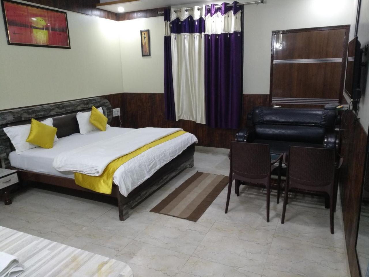 Hotel Rb Palace Dhaulpur Exteriér fotografie